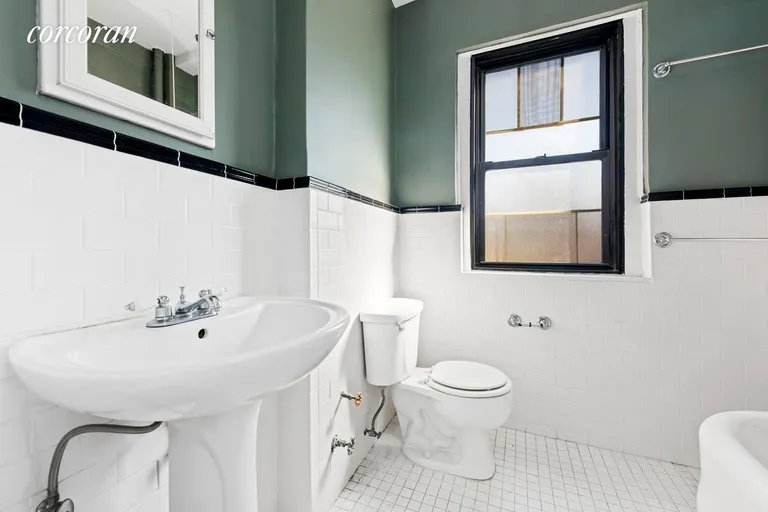 New York City Real Estate | View 609 West 114th Street, 87 | Bathroom | View 4