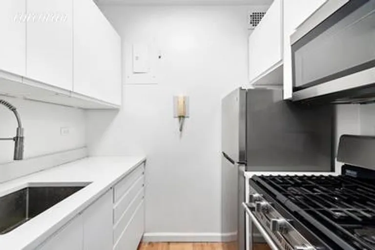 New York City Real Estate | View 166 East 63rd Street, 4H | room 2 | View 3
