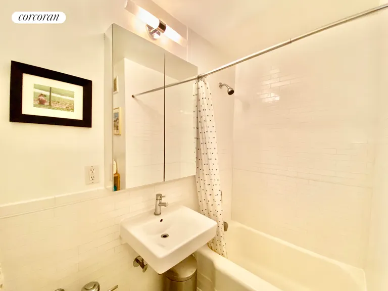 New York City Real Estate | View 92 Prospect Park West, 2A | Full Bathroom | View 5