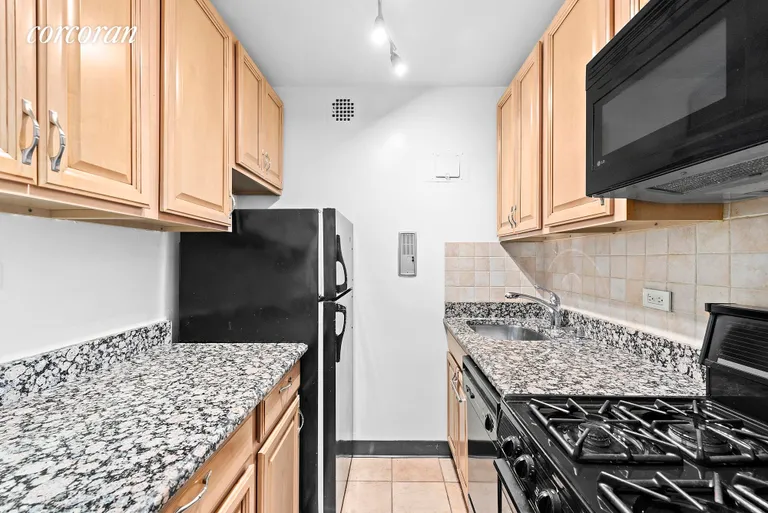 New York City Real Estate | View 209 East 56th Street, 9K | Kitchen | View 5