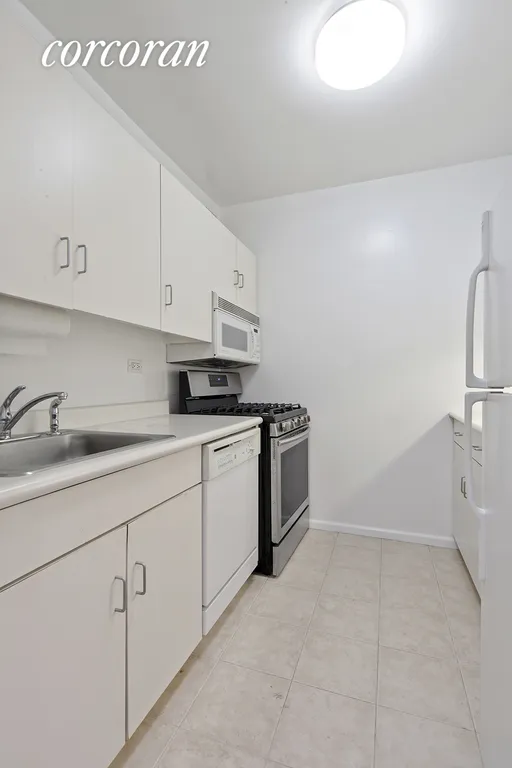 New York City Real Estate | View 150 East 85th Street, 5G | Kitchen | View 4