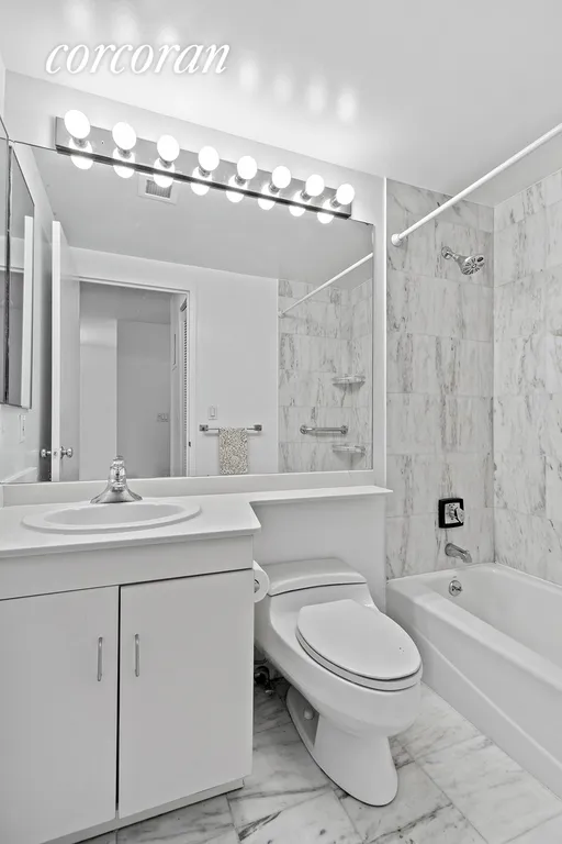 New York City Real Estate | View 150 East 85th Street, 5G | Full Bathroom | View 5