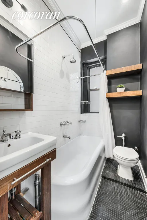 New York City Real Estate | View 130 West 16th Street, 2 | Full Bathroom | View 3