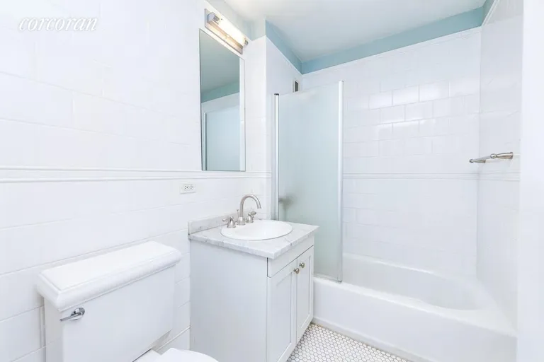 New York City Real Estate | View 425 Fifth Avenue, 21B | Full Bathroom | View 8