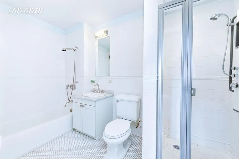 New York City Real Estate | View 425 Fifth Avenue, 21B | Full Bathroom | View 9