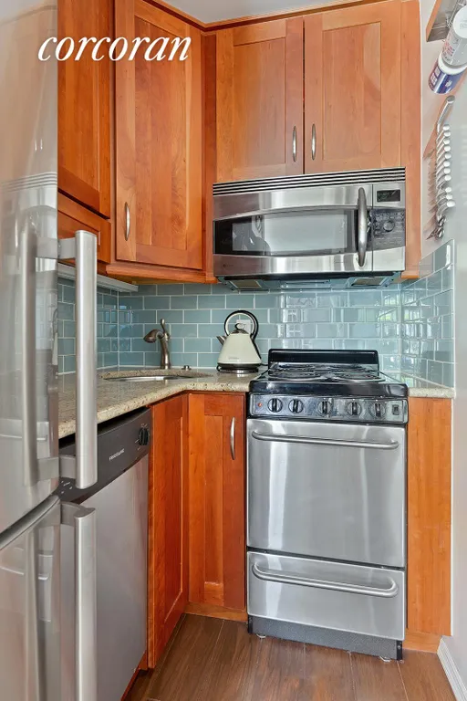 New York City Real Estate | View 154 West 77th Street, 3R | room 2 | View 3