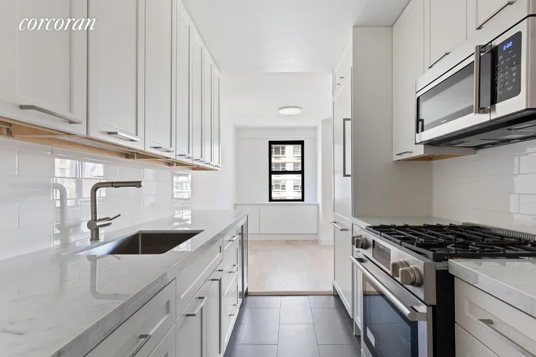 New York City Real Estate | View 201 East 28th Street, 6P | room 4 | View 5