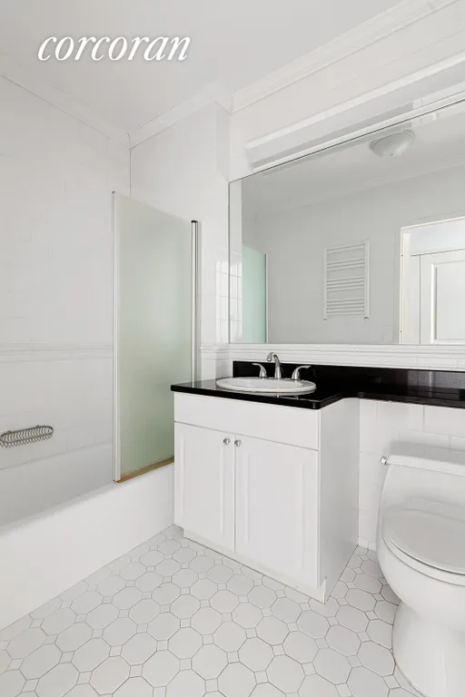 New York City Real Estate | View 300 East 77th Street, 10A | En suite 2nd bathroom | View 9