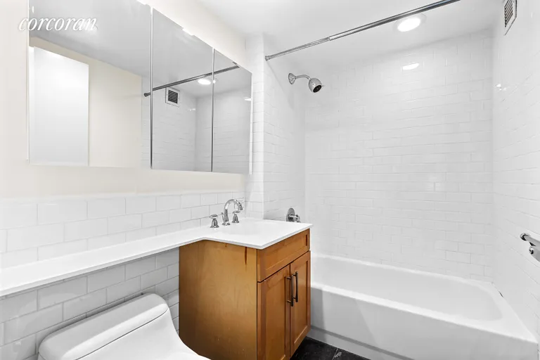 New York City Real Estate | View 516 West 47th Street, N4G | Full Bathroom | View 5