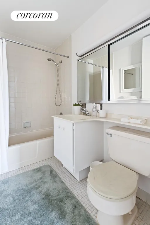 New York City Real Estate | View 531 Main Street, 1109 | Full Bathroom | View 10