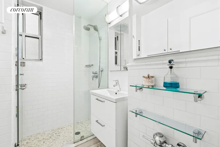 New York City Real Estate | View 11 West 69th Street, 1B | Full Bathroom | View 6