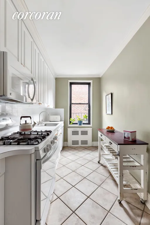 New York City Real Estate | View 100 West 12th Street, 3M | Kitchen | View 5