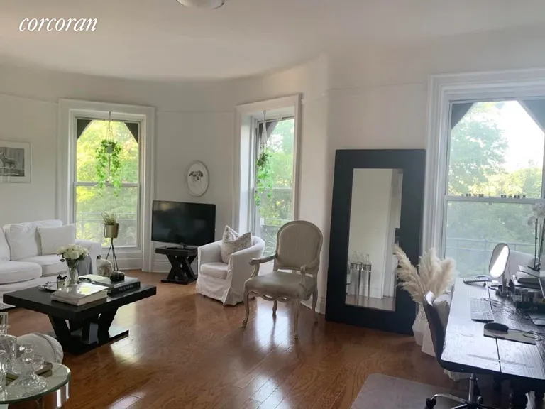 New York City Real Estate | View 418 Central Park West, 32 | Tons of Windows & space for a desk! | View 2