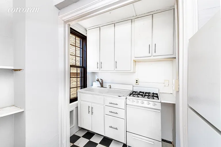 New York City Real Estate | View 102 East 22nd Street, 5G | Kitchen | View 4