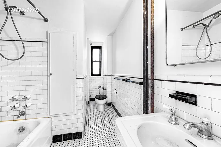 New York City Real Estate | View 102 East 22nd Street, 5G | Full Bathroom | View 5