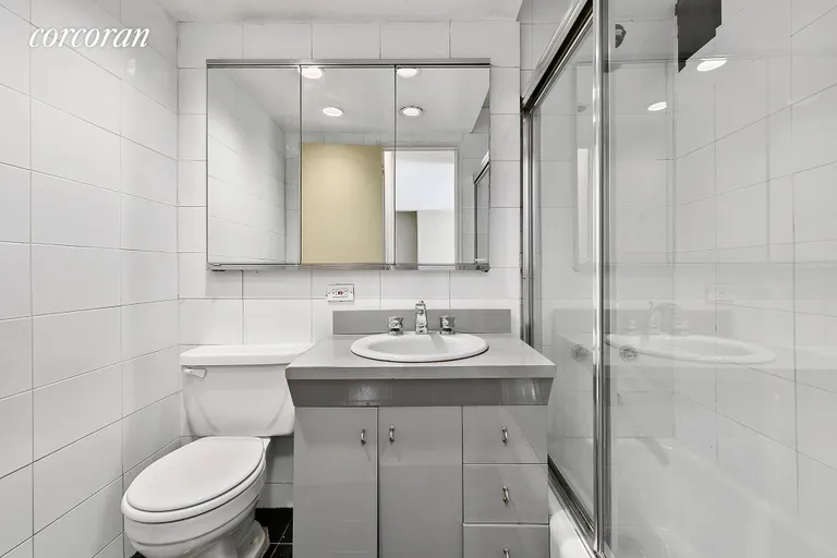 New York City Real Estate | View 16 West 16th Street, 10AS | Full Bathroom | View 5