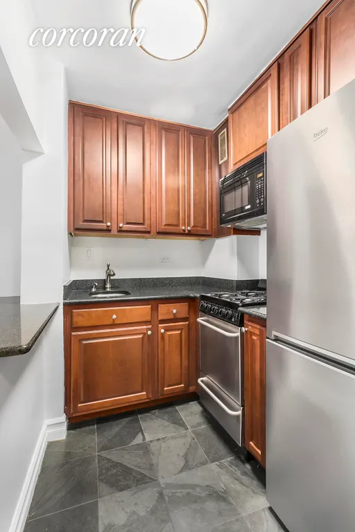 New York City Real Estate | View 39 Gramercy Park North, 8B | Kitchen | View 3