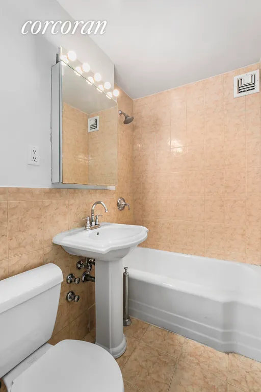 New York City Real Estate | View 39 Gramercy Park North, 8B | Bathroom | View 6