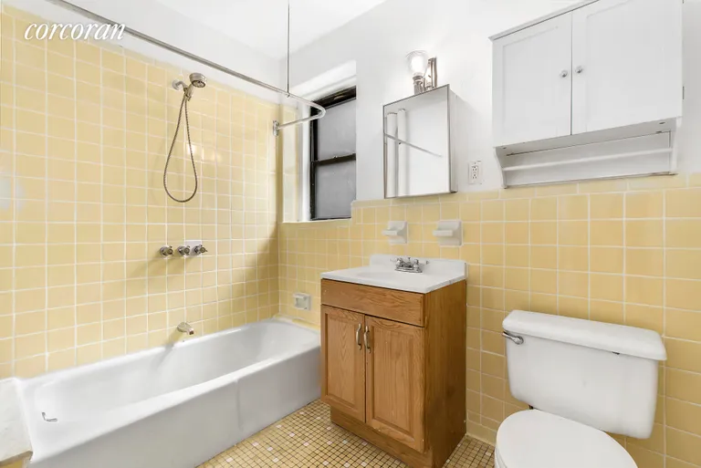 New York City Real Estate | View 140 West 69th Street, 62B | Bathroom | View 4