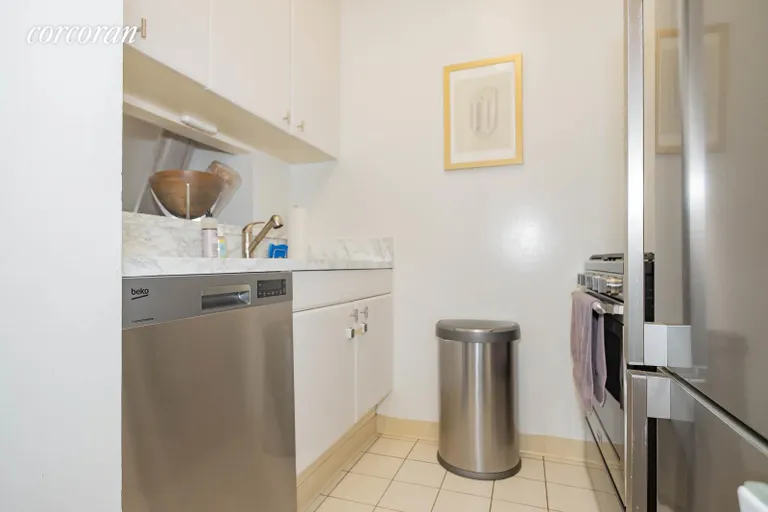 New York City Real Estate | View 2000 Broadway, 14E | room 2 | View 3
