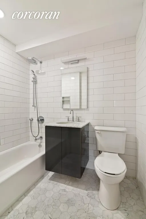 New York City Real Estate | View 175 Willoughby Street, 10A | Full Bathroom | View 8