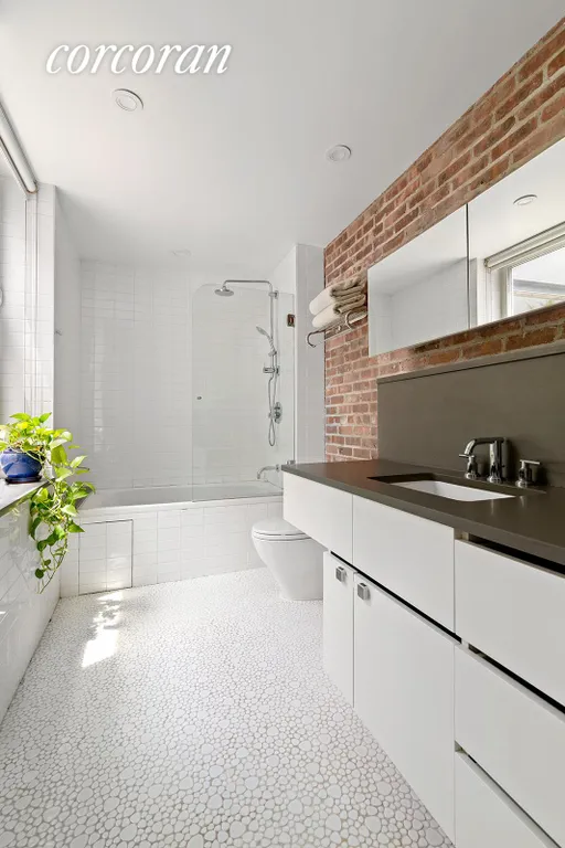 New York City Real Estate | View 262 Bond Street, 1 | Full Bathroom | View 10