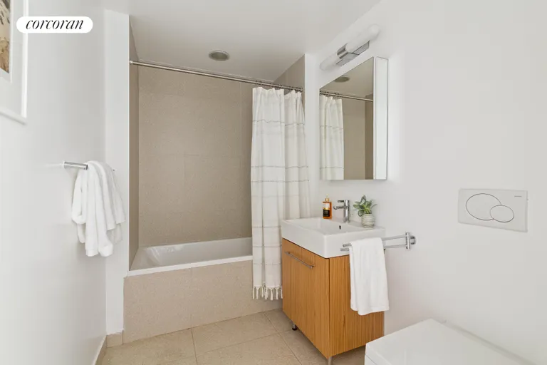 New York City Real Estate | View 212 South Oxford Street, PHA | Bathroom | View 12