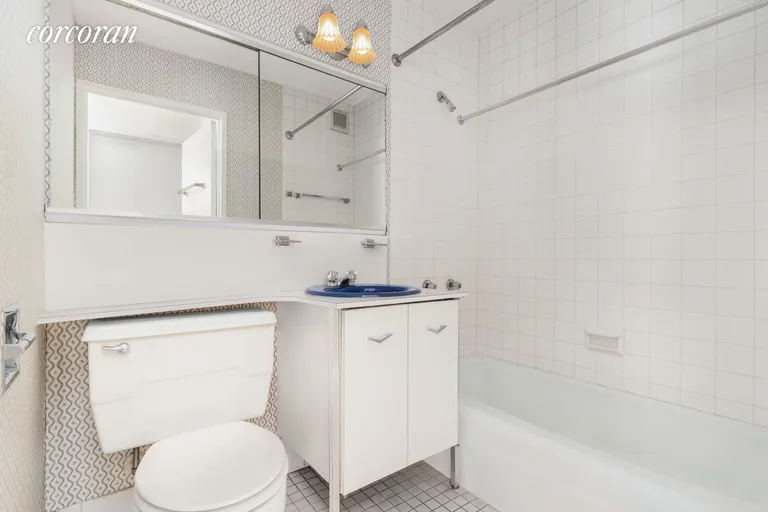 New York City Real Estate | View 353 East 72Nd Street, 4B | Full Bathroom | View 4