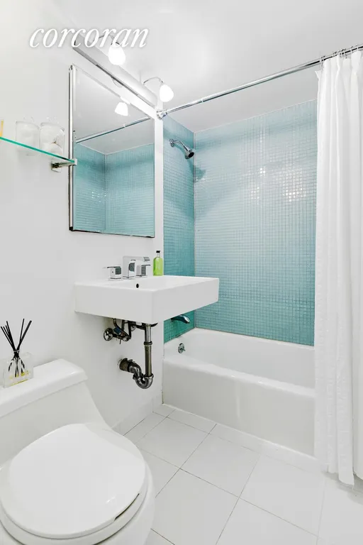 New York City Real Estate | View 250 West 15th Street, 3A | Full Bathroom | View 5