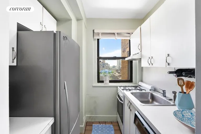 New York City Real Estate | View 205 East 78th Street, 15R | Kitchen | View 4