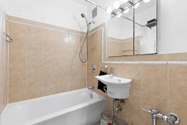 New York City Real Estate | View 444 East 87th Street, 3A | Full Bathroom | View 4