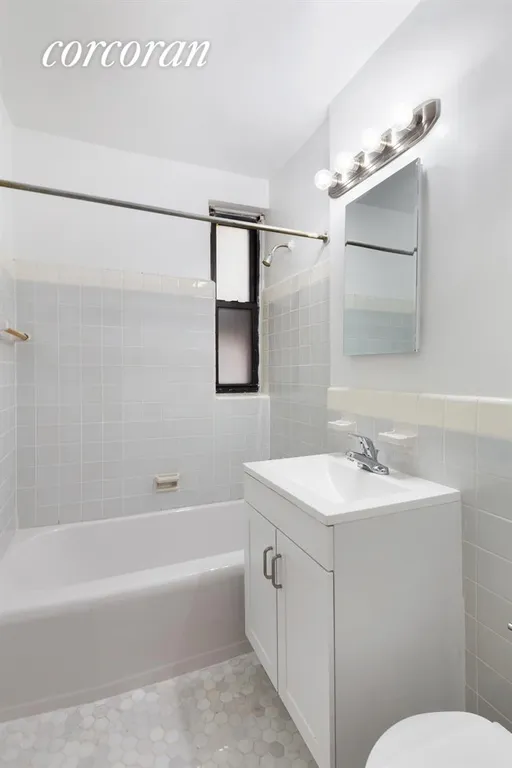 New York City Real Estate | View 60 East 9th Street, 434 | Full Bathroom | View 4