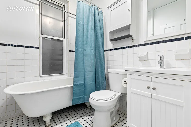 New York City Real Estate | View 160 Garfield Place, 3R | Bathroom | View 5