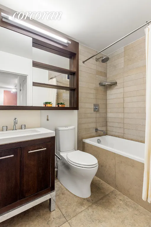 New York City Real Estate | View 225 Rector Place, 8C | Full Bathroom | View 4