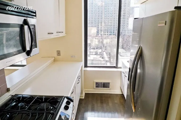 New York City Real Estate | View 300 East 93rd Street, 8E | room 2 | View 3