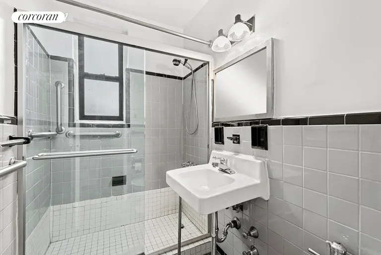 New York City Real Estate | View 211 East 18th Street, 4B | room 9 | View 10