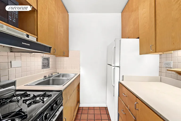 New York City Real Estate | View 211 East 18th Street, 4B | room 10 | View 11