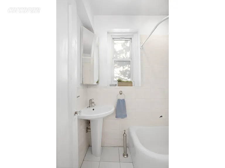 New York City Real Estate | View 30 Clinton Street, 6E | Bathroom View 1 | View 7
