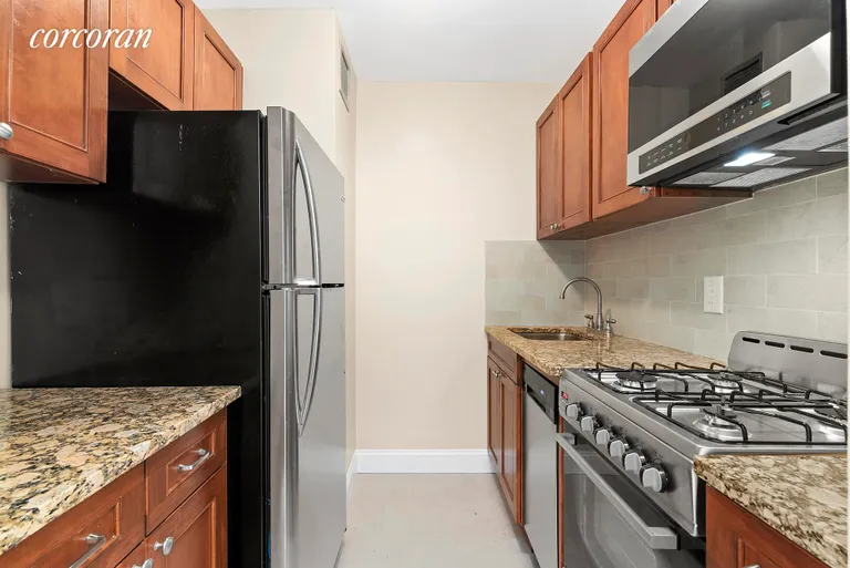 New York City Real Estate | View 301 East 45th Street, 11C | Kitchen | View 2