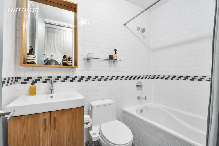 New York City Real Estate | View 289 Troutman Street, 3A | Full Bathroom | View 10