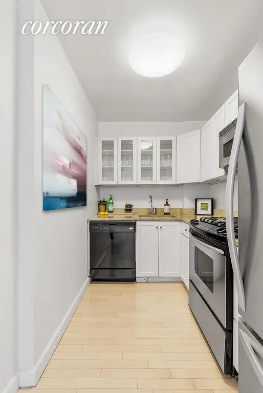 New York City Real Estate | View 10 West 15th Street, 1425 | Kitchen | View 6