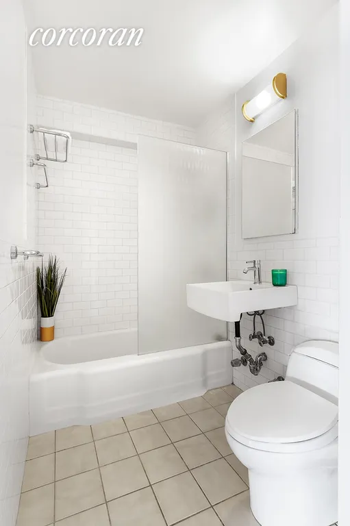New York City Real Estate | View 10 West 15th Street, 1425 | Full Bathroom | View 10