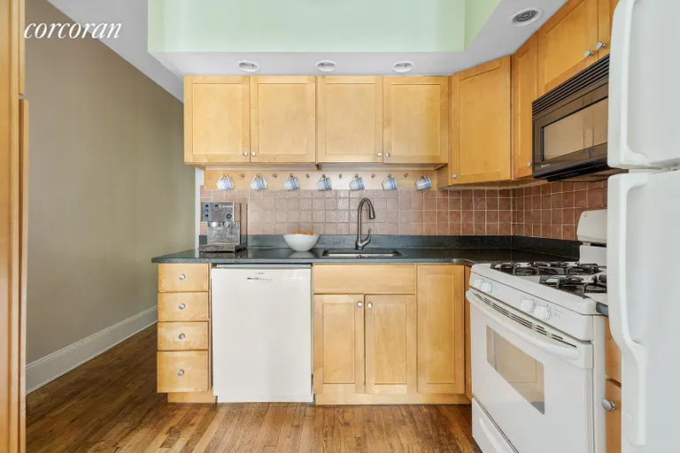 New York City Real Estate | View 679 Vanderbilt Avenue, 2R | Kitchen | View 3