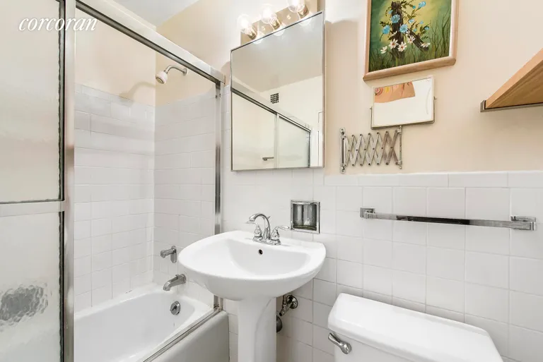 New York City Real Estate | View 170 West End Avenue, 16M | Bathroom | View 4