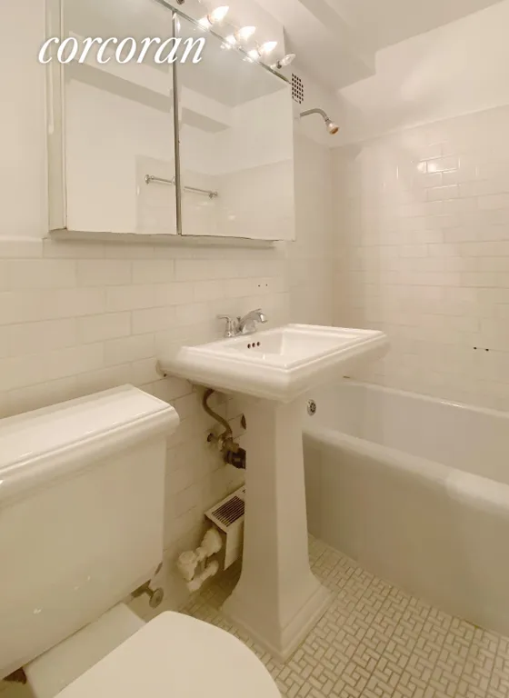 New York City Real Estate | View 301 East 66th Street, 2A | room 2 | View 3