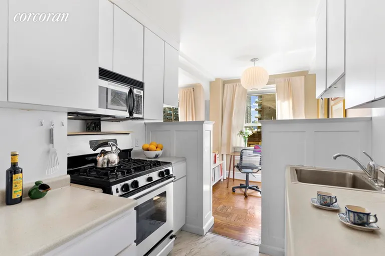 New York City Real Estate | View 230 West End Avenue, 8D | room 2 | View 3