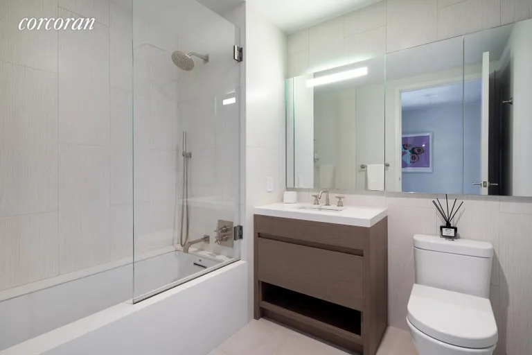 New York City Real Estate | View 360 East 89th Street, 8A | Full Bathroom | View 11