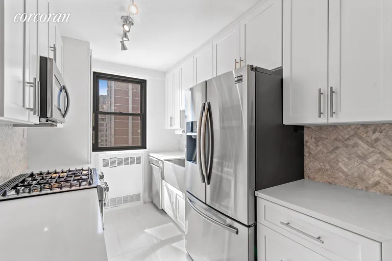 New York City Real Estate | View 315 East 72Nd Street, 17M | room 2 | View 3