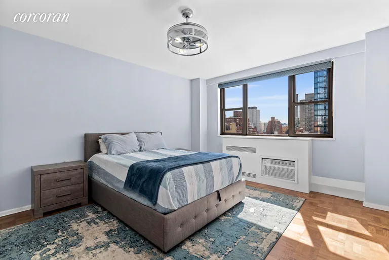 New York City Real Estate | View 315 East 72Nd Street, 17M | room 3 | View 4