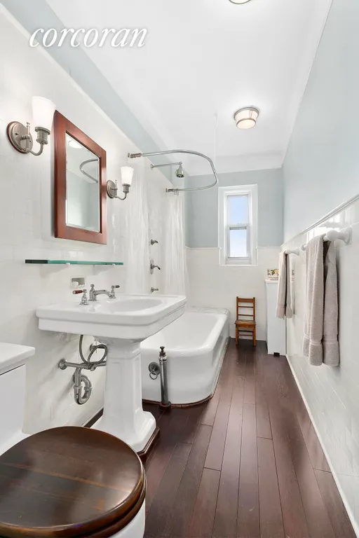 New York City Real Estate | View 300 Riverside Drive, 6B | Full Bathroom | View 9